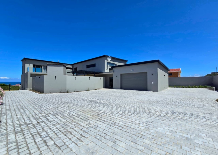 4 Bedroom Property for Sale in Outeniqua Strand Western Cape